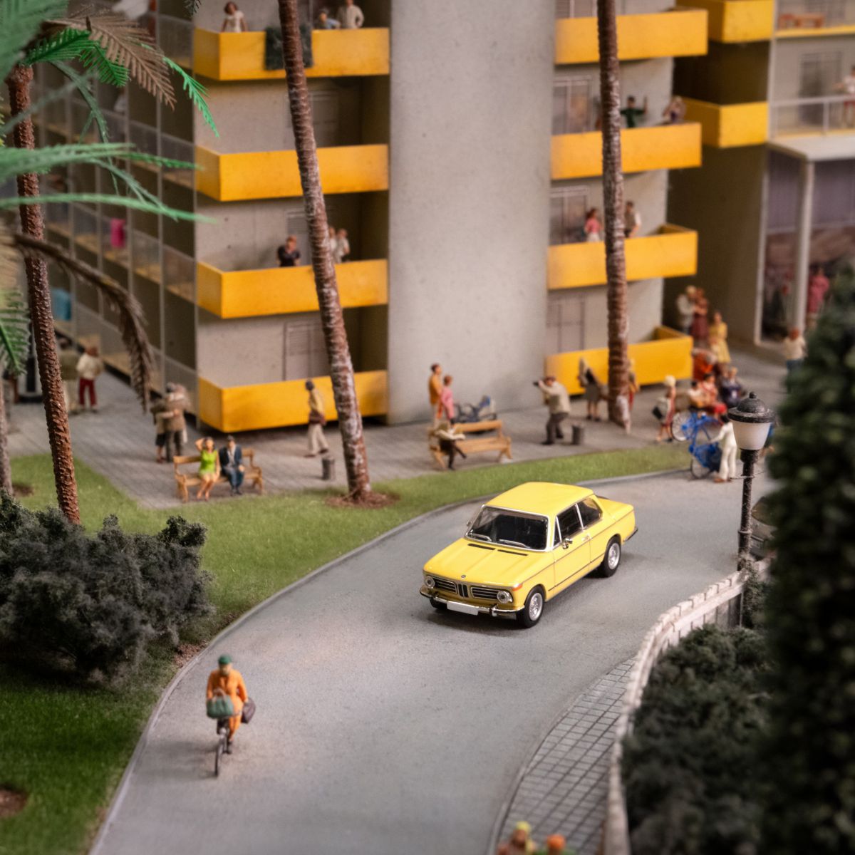 BMW 2002微型車1:64